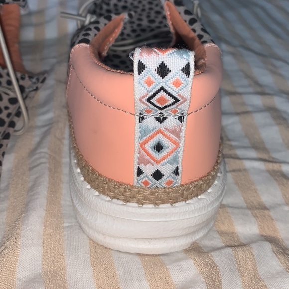New Rare Hey Dude Wally Cheetah Sz 8 
